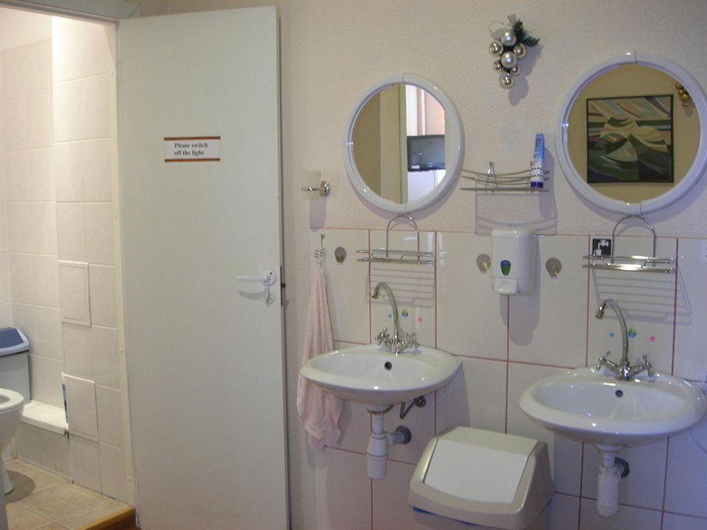 Elizabeth's Yh Hostel *